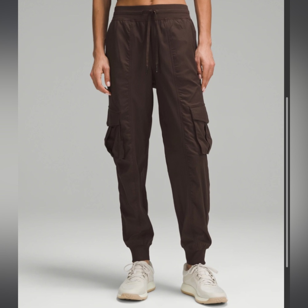 Dance Studio Relaxed-Fit Mid-Rise Cargo Jogger